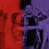 Un couple danse la bachata pendant un stage : la photo de l'accueil.